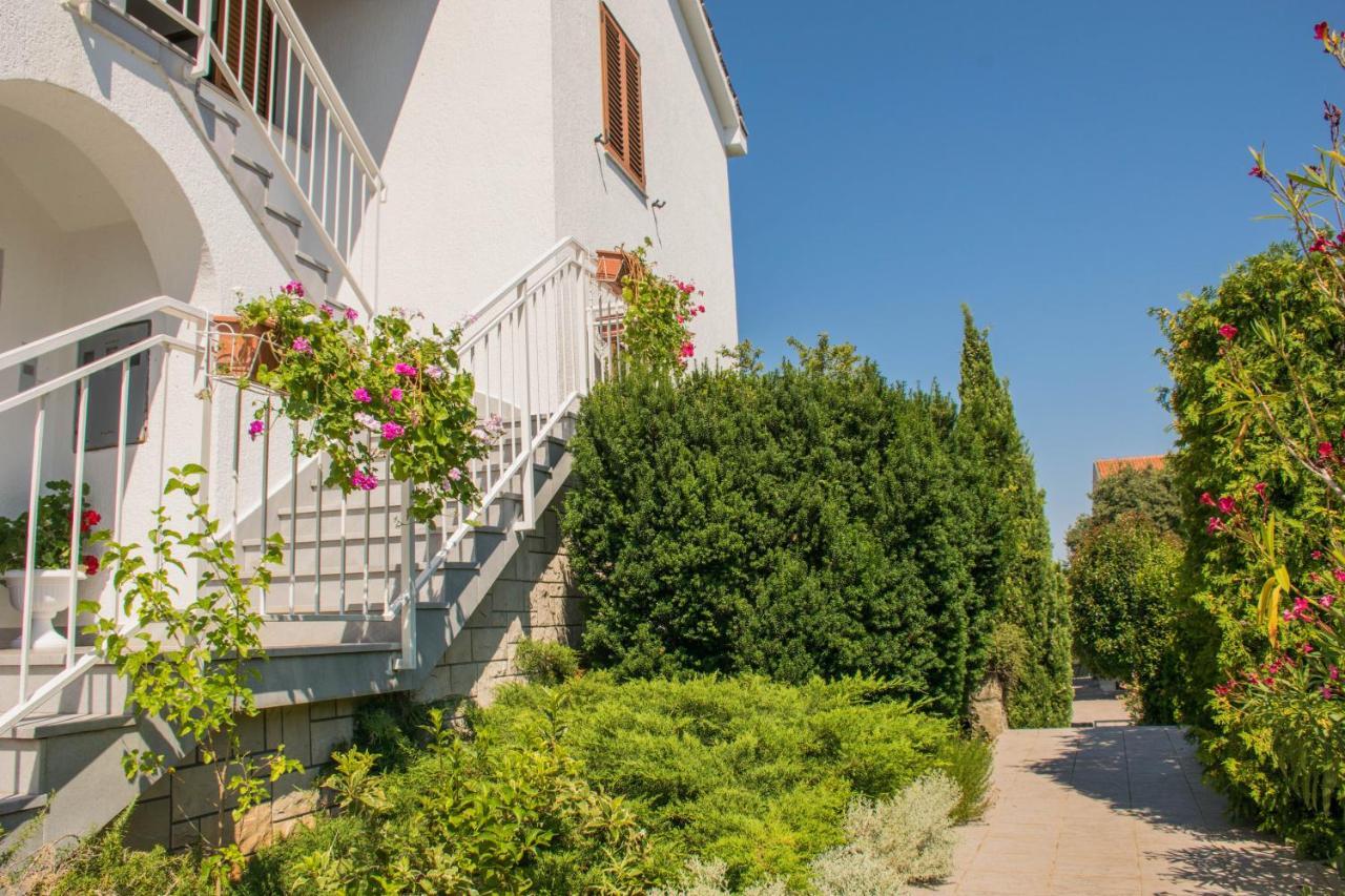 Apartments White & Green In Malinska Dış mekan fotoğraf